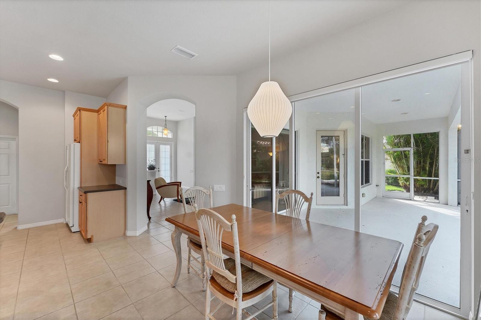 PELICAN POINTE GOLF & COUNTRY CLUB - Residential