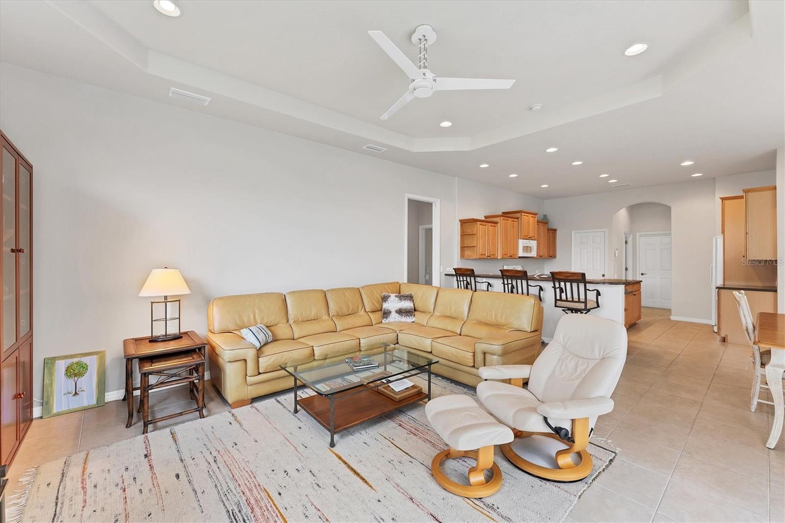PELICAN POINTE GOLF & COUNTRY CLUB - Residential