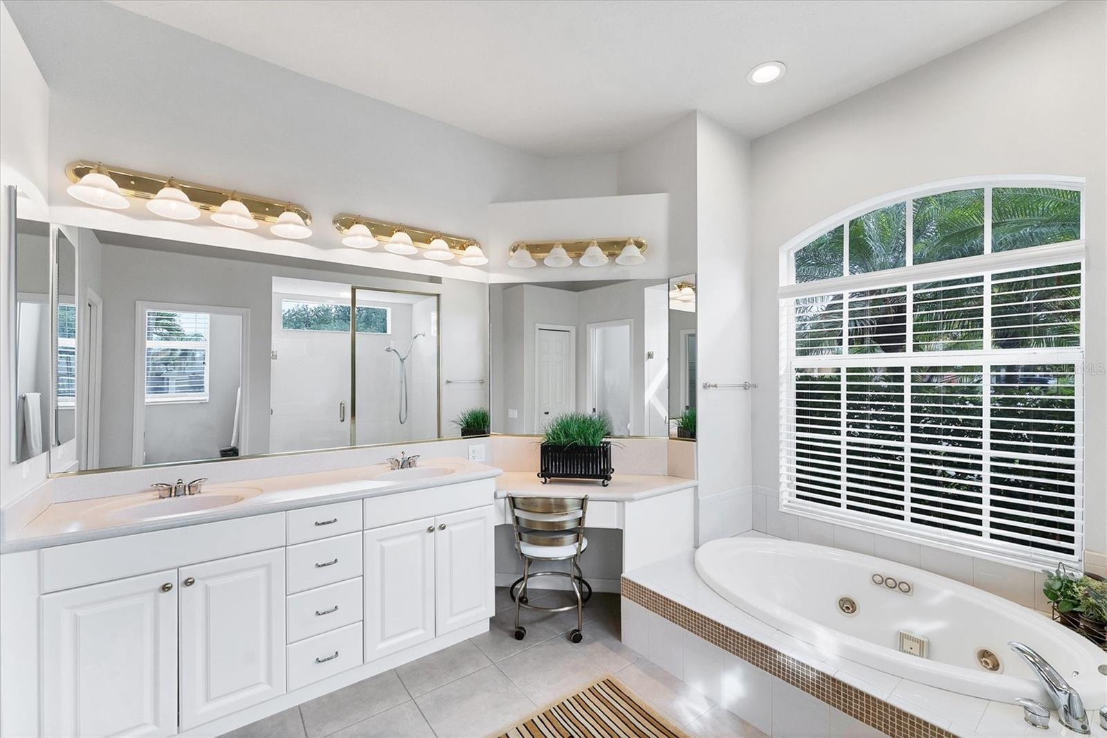 PELICAN POINTE GOLF & COUNTRY CLUB - Residential