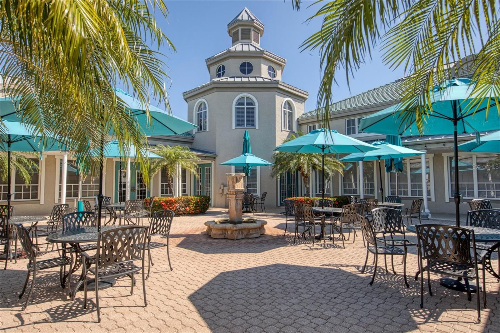 PELICAN POINTE GOLF & COUNTRY CLUB - Residential