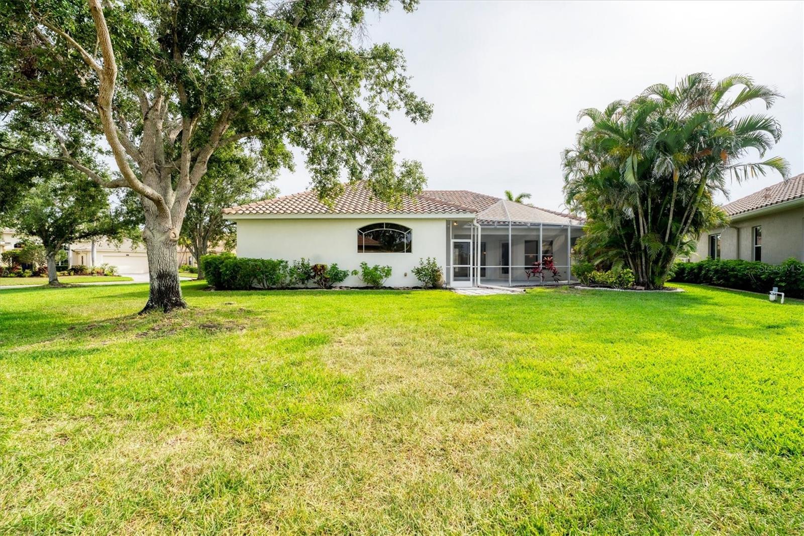 PELICAN POINTE GOLF & COUNTRY CLUB - Residential