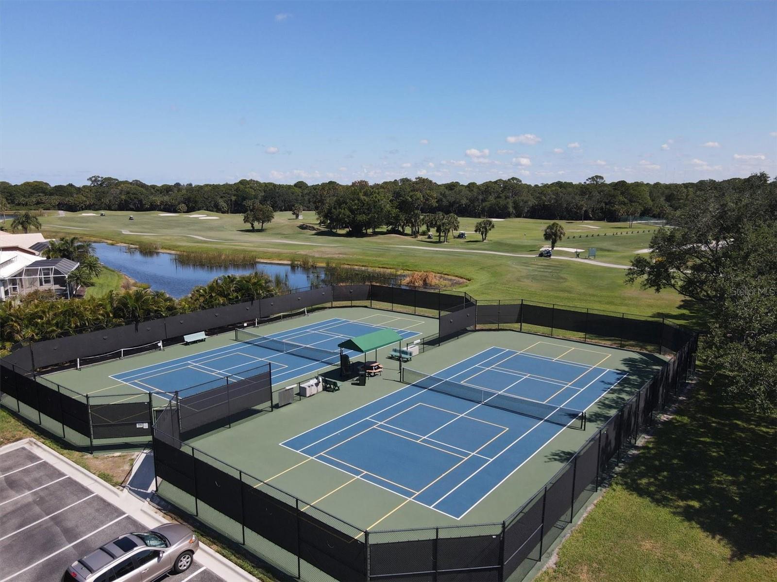 PELICAN POINTE GOLF & COUNTRY CLUB - Residential