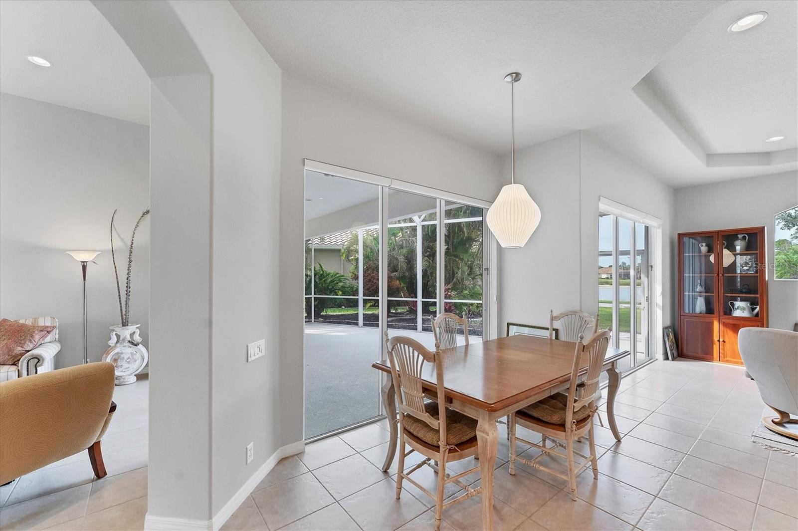 PELICAN POINTE GOLF & COUNTRY CLUB - Residential