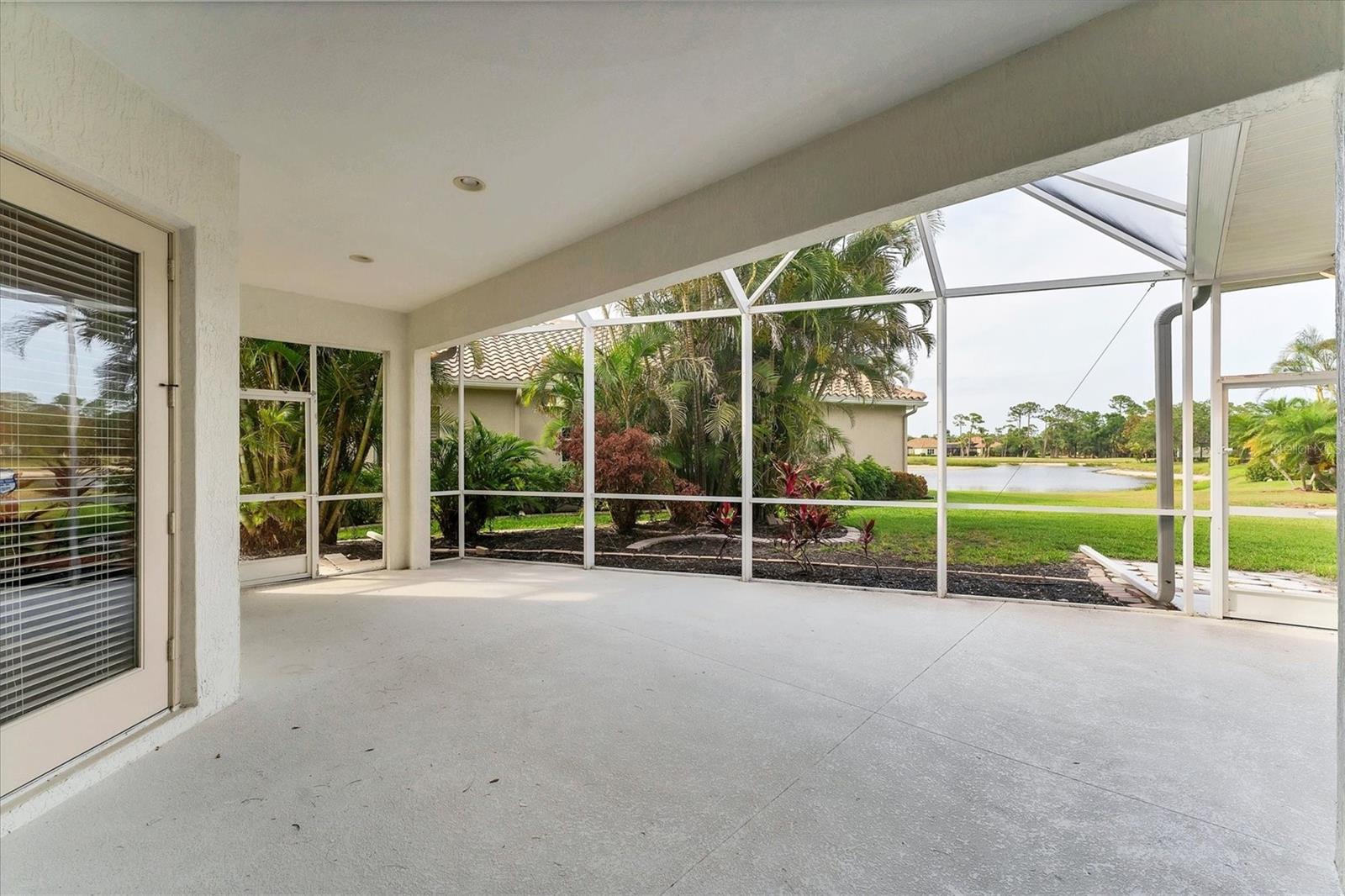 PELICAN POINTE GOLF & COUNTRY CLUB - Residential