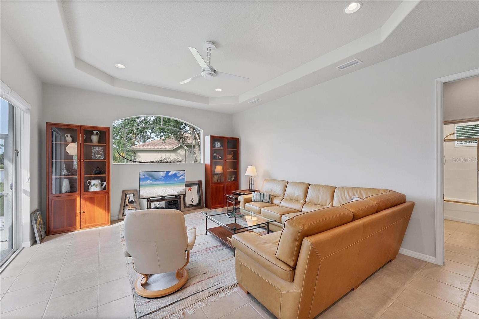 PELICAN POINTE GOLF & COUNTRY CLUB - Residential