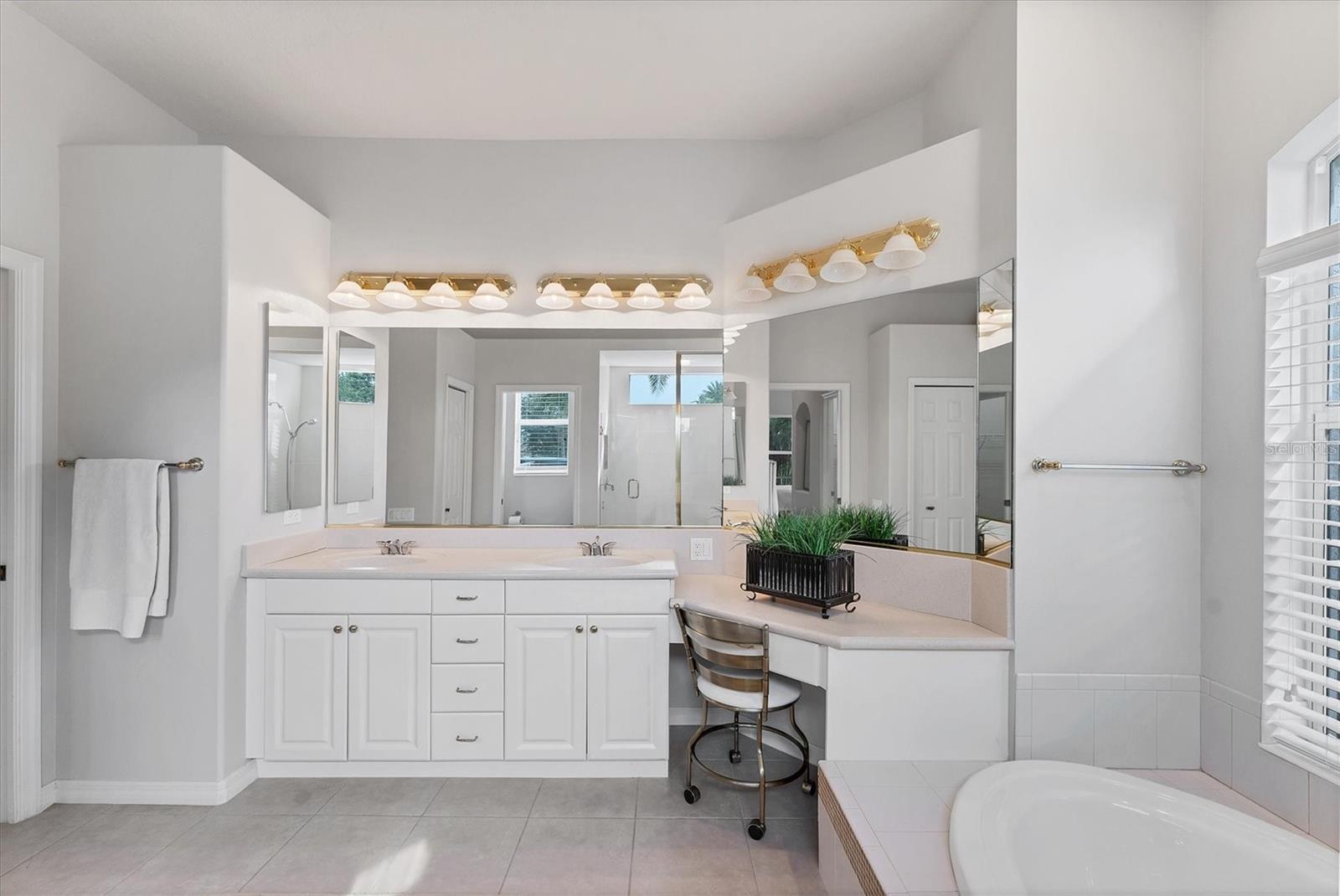 PELICAN POINTE GOLF & COUNTRY CLUB - Residential