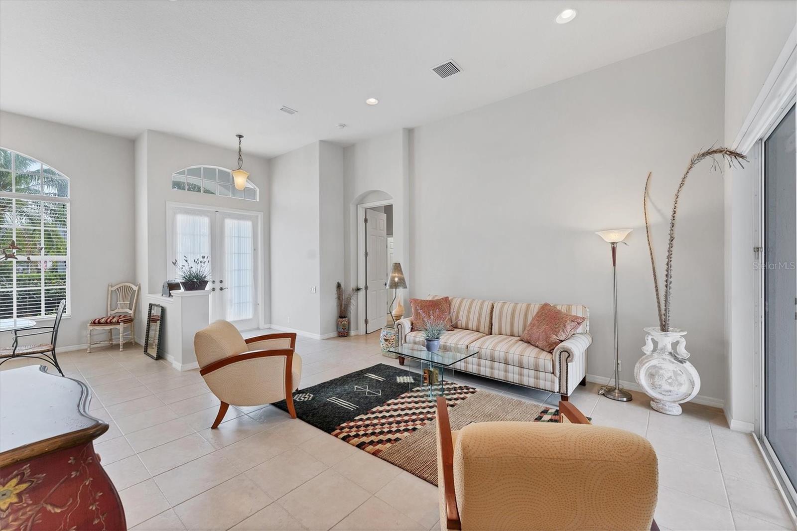 PELICAN POINTE GOLF & COUNTRY CLUB - Residential