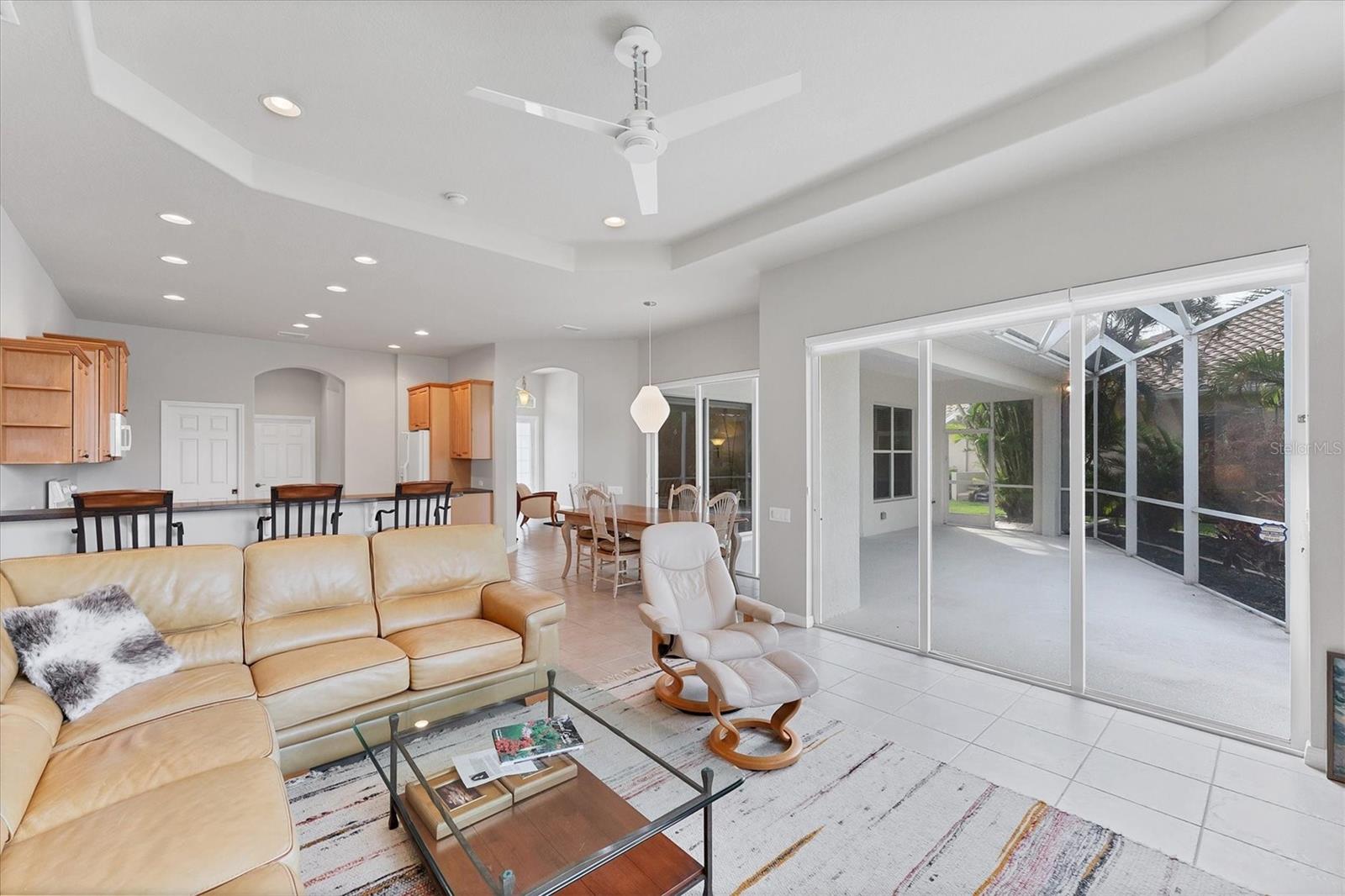 PELICAN POINTE GOLF & COUNTRY CLUB - Residential
