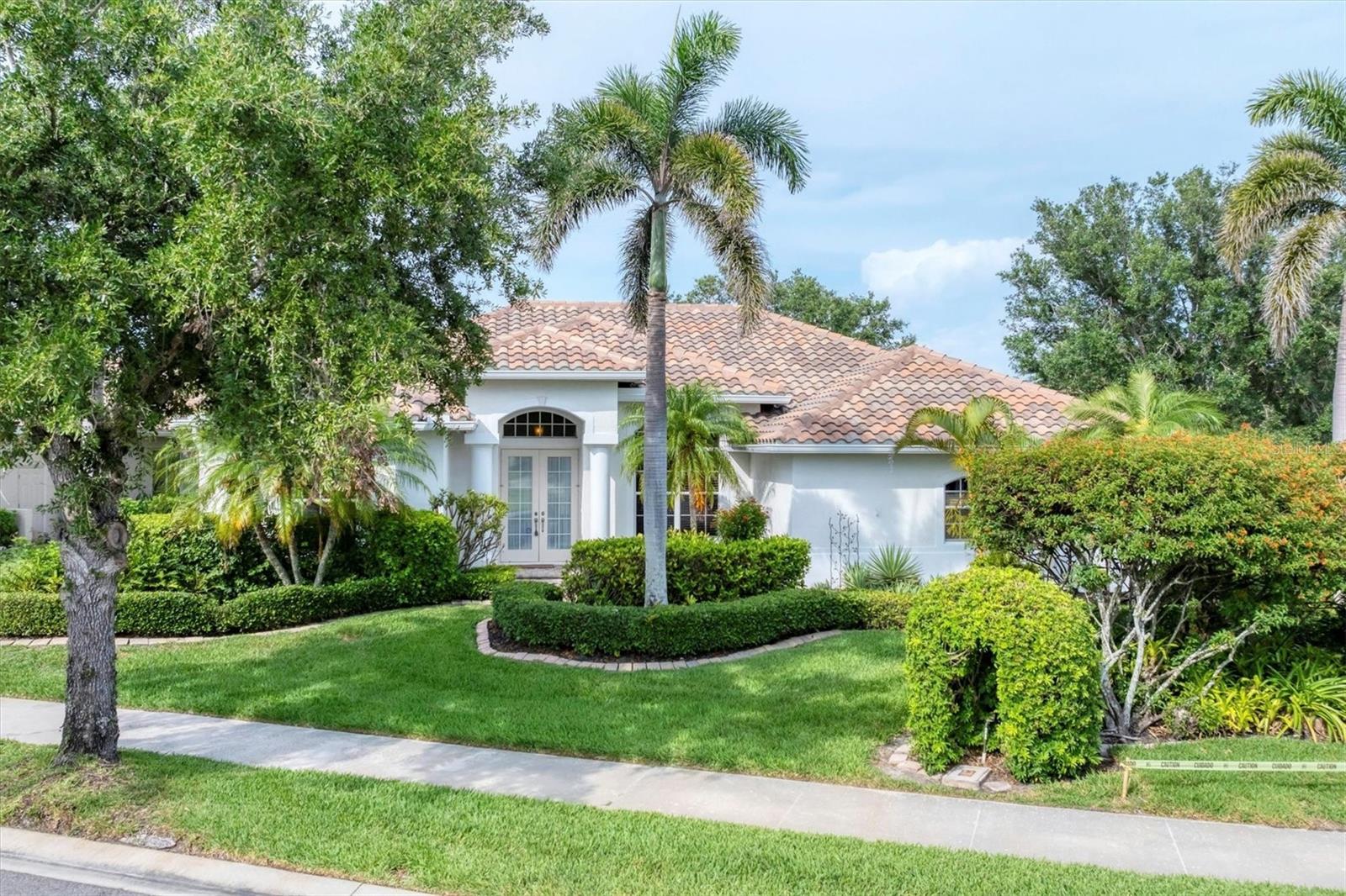 PELICAN POINTE GOLF & COUNTRY CLUB - Residential