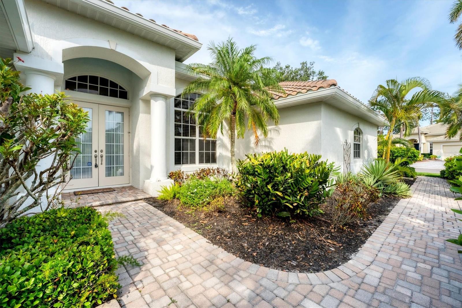 PELICAN POINTE GOLF & COUNTRY CLUB - Residential