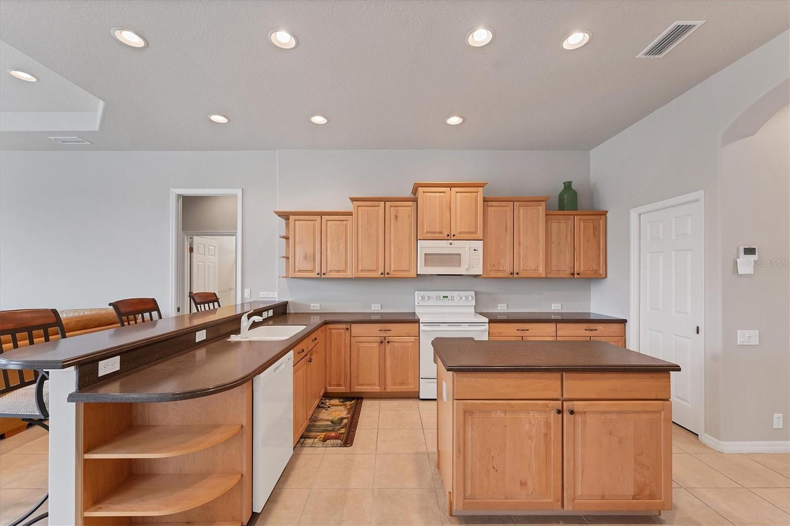 PELICAN POINTE GOLF & COUNTRY CLUB - Residential