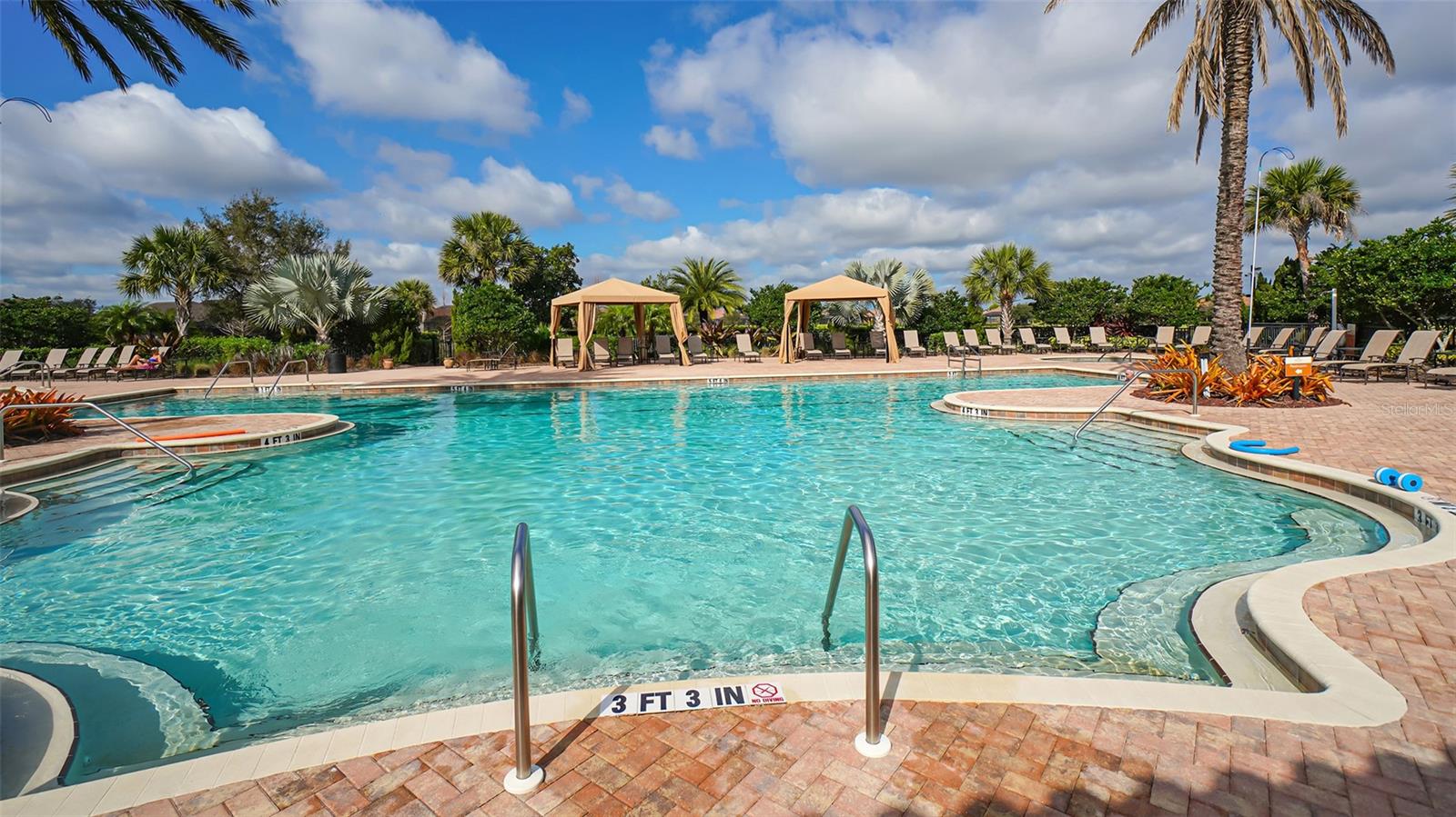 ESPLANADE GOLF AND COUNTRY CLUB - Residential