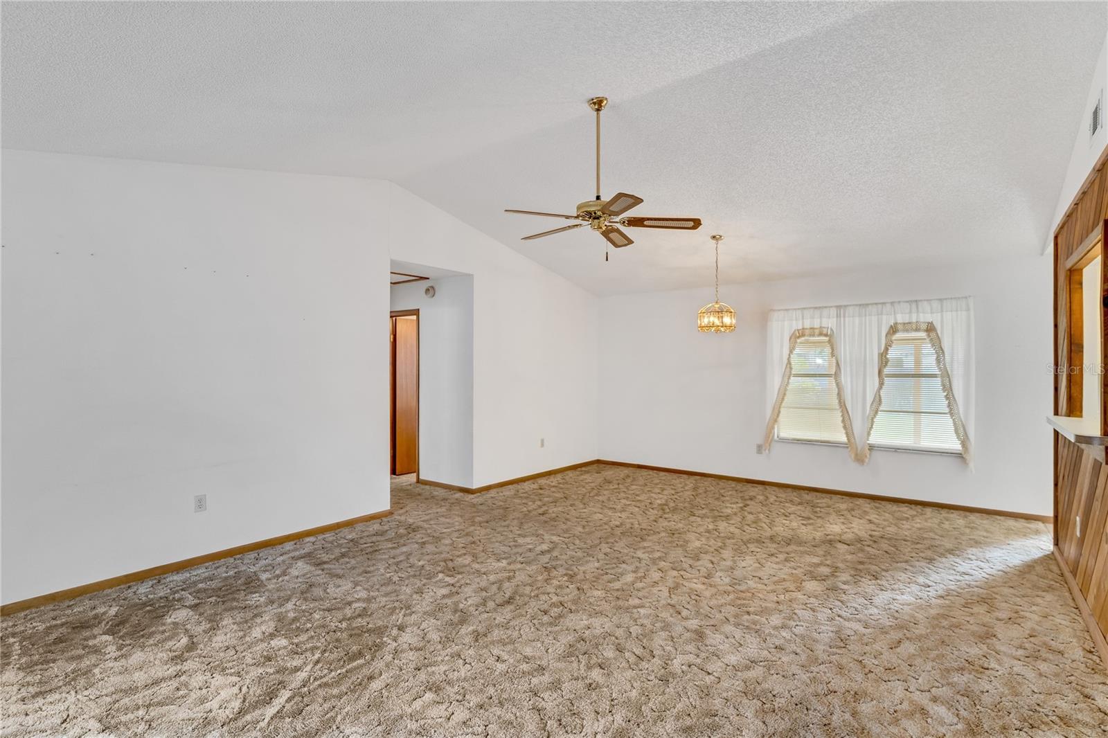 Photo 4 of 22 of 758 CLOVERLEAF BOULEVARD house