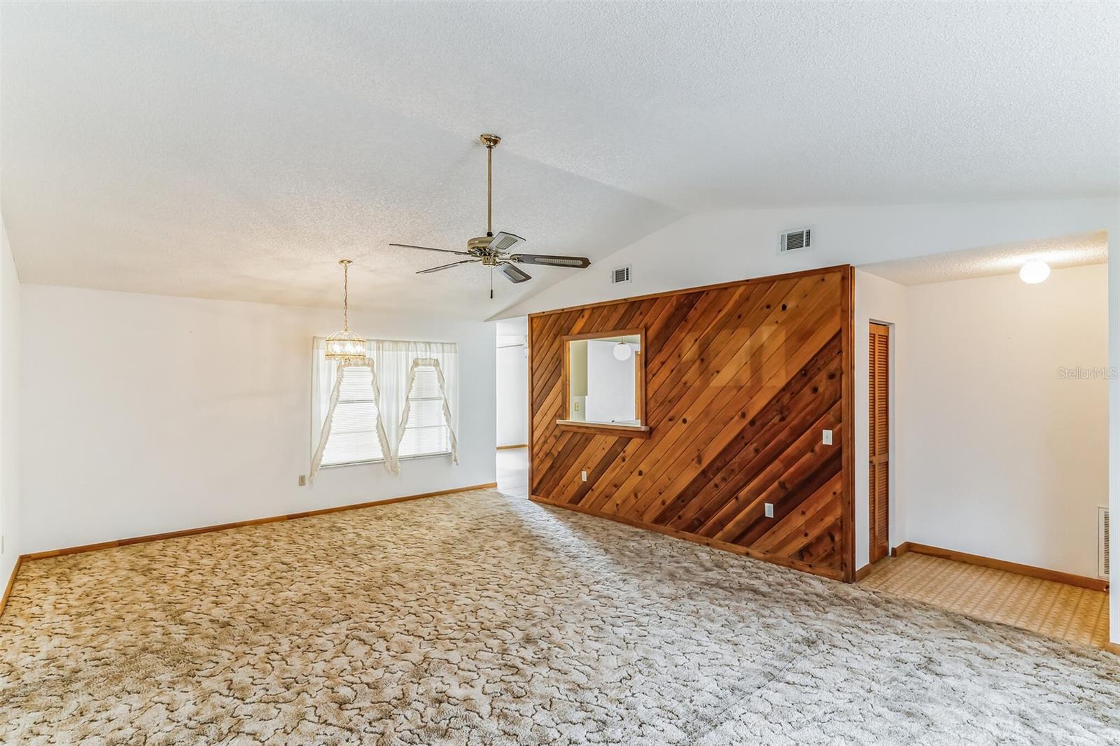 Photo 5 of 22 of 758 CLOVERLEAF BOULEVARD house