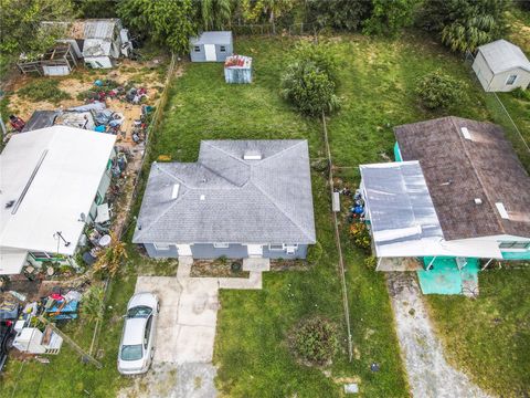 A home in WINTER HAVEN