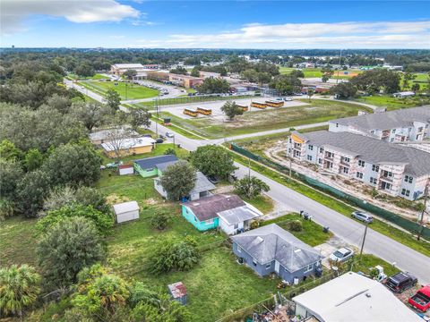 A home in WINTER HAVEN