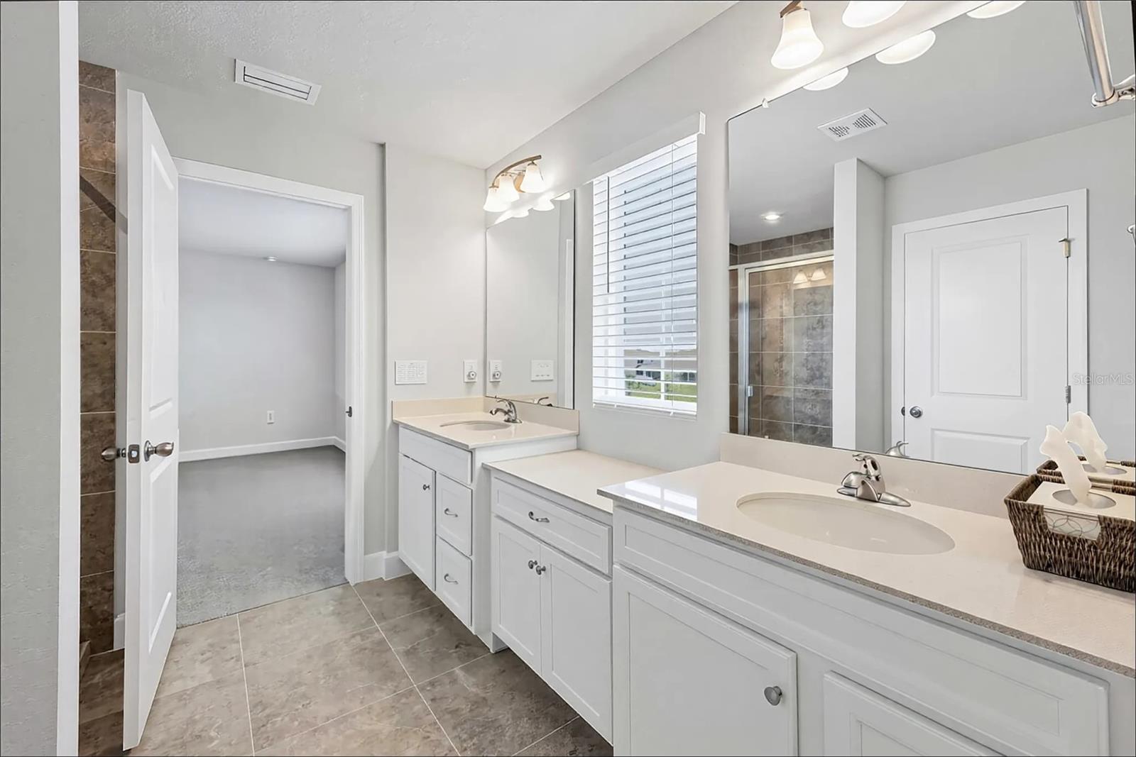 AVALON WOODS - Residential