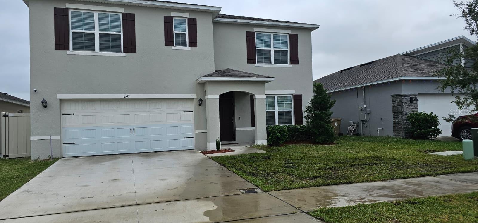 Spacious 5-Bedroom Home for Rent in St. Cloud! Beautiful and move-in ready! Located just 15 minutes from Lake Nona and 5 minutes from Narcoossee Rd. This home truly has it all close to top-rated A+ schools, shops, banks, and supermarkets. Featuring 5 bedrooms and 3 full bathrooms, including one bedroom and bath conveniently located on the first floor perfect for guests or those avoiding stairs. Enjoy resort-style community amenities with a sparkling pool and walking trails for you and your pets. Offered at an excellent price, ready for immediate move-in. Come and make this your new home today!