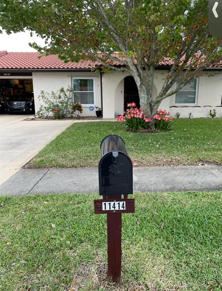 Spacious 2 bedroom/2 bathroom Villa in Spanish Oaks.
Seller is very meticulous, home shines.
New Granite Countertops in Kitchen and adjacent Kitchenette.
Both bathrooms updated with Granite, sinks and fixtures.
Sunroom was incorporated into living space with air, and brand new sliders for views of the well kept common area.
Lovely home to relax in if you want to leave the cold northern winters, or better yet retirement at its maximum.
2 HOAs...Main is Timber Oaks with a clubhouse, pool, tennis courts, and large community rooms for activities.
Spanish Gates has it's own pool with shelter and facilities for a more private location.
Come visit for a private showing, and you'll want to stay.
NOTE!!! Select furniture may be available for purchase privately.