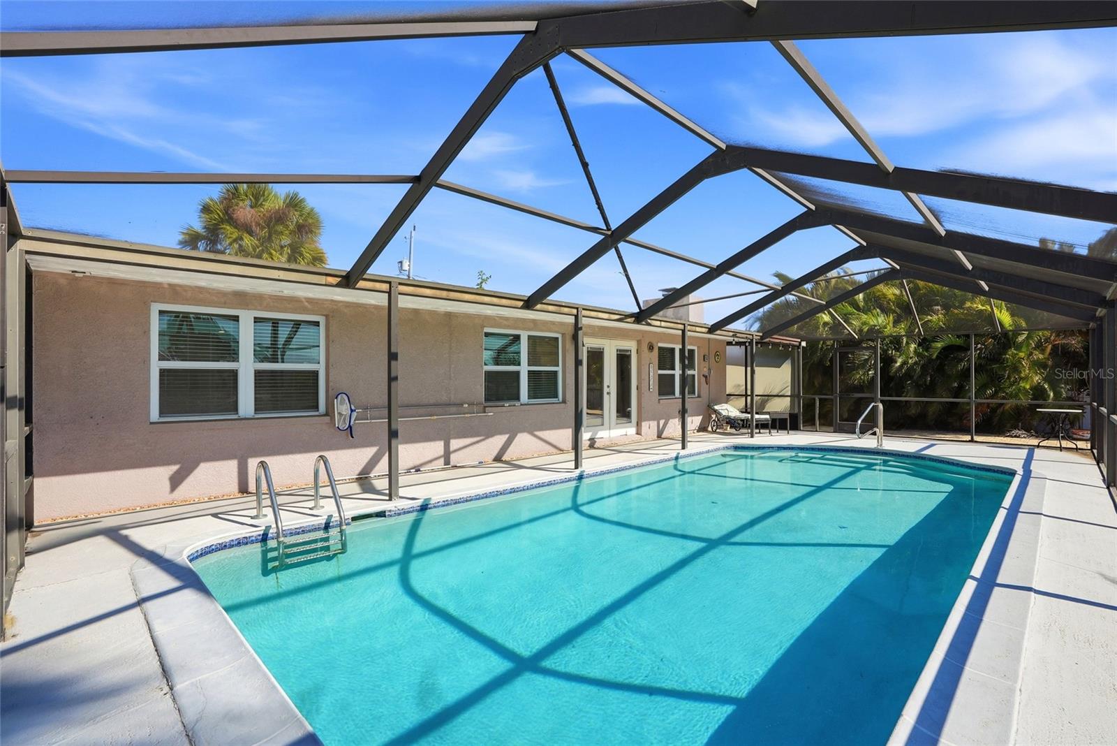 FLOR A MAR - Residential