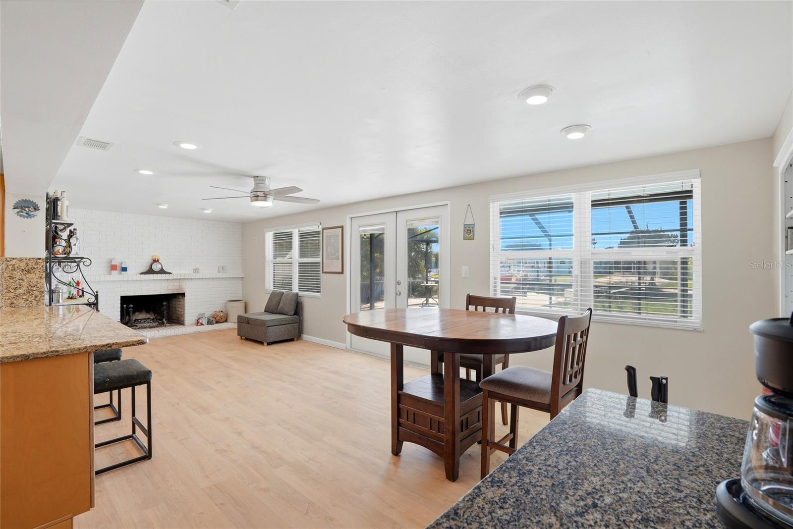 FLOR A MAR - Residential