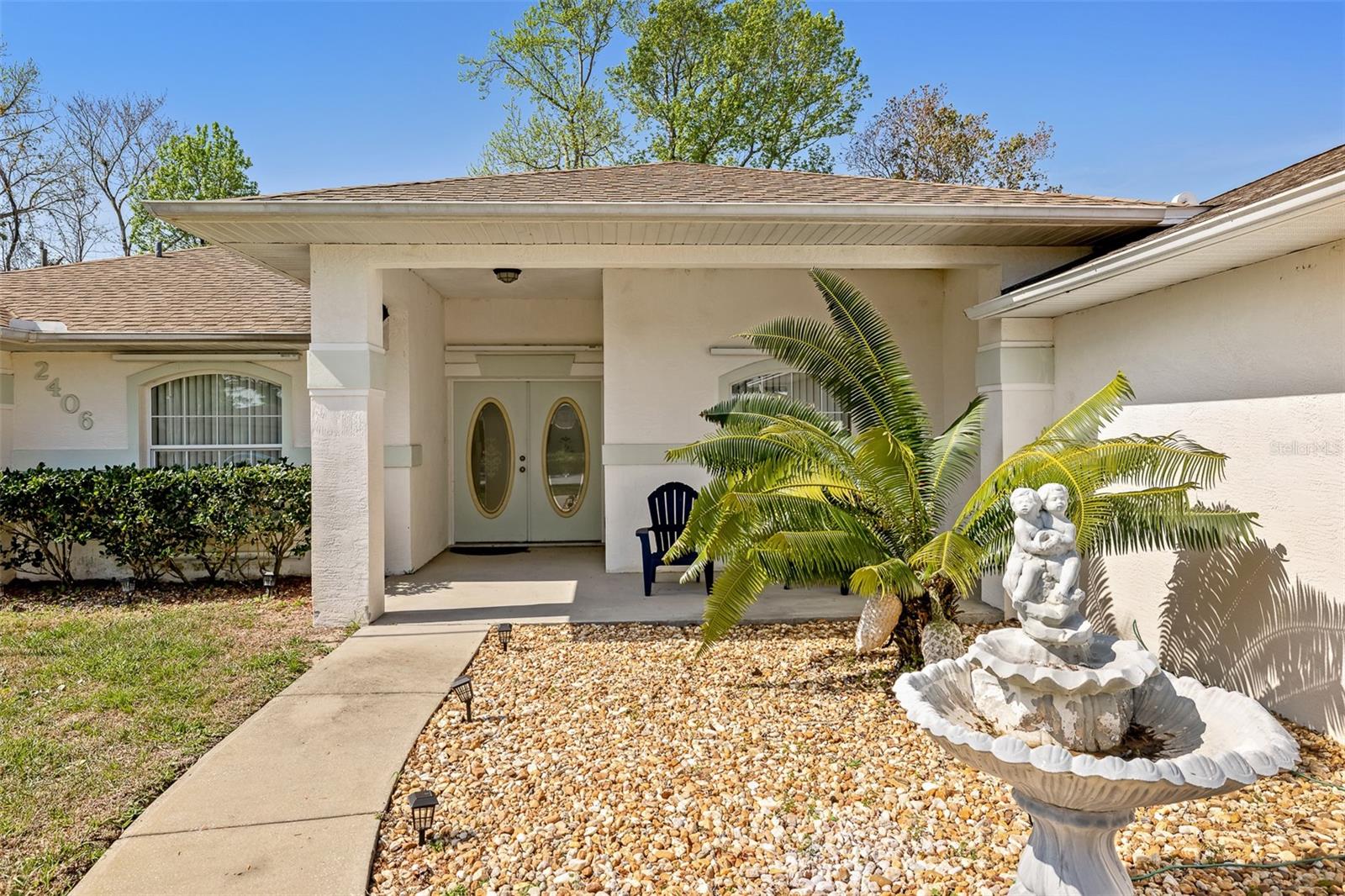 What a great location and tons of room. Home sits on 3 fenced lots. Bring all your toys. Oversized garage. Recent updates include new flooring in the living room and Florida room. AC unit 2022, roof 2017, water heater 2016. New Washer and Dryer and waste disposal. Carpets have been just cleaned. Plenty of room for entertaining. The living room is open and spacious for a big family. The kitchen has plenty of cabinet and counter space, with breakfast bar and stainless steel appliances. Don't miss the opportunity to see this home!