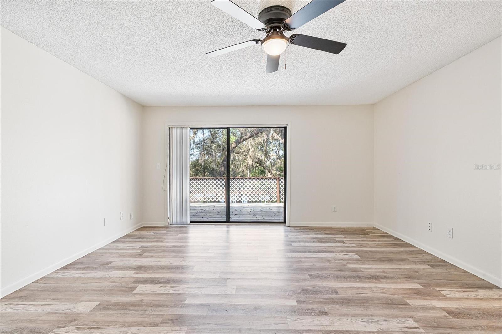 WOODLAND HILLS - Residential