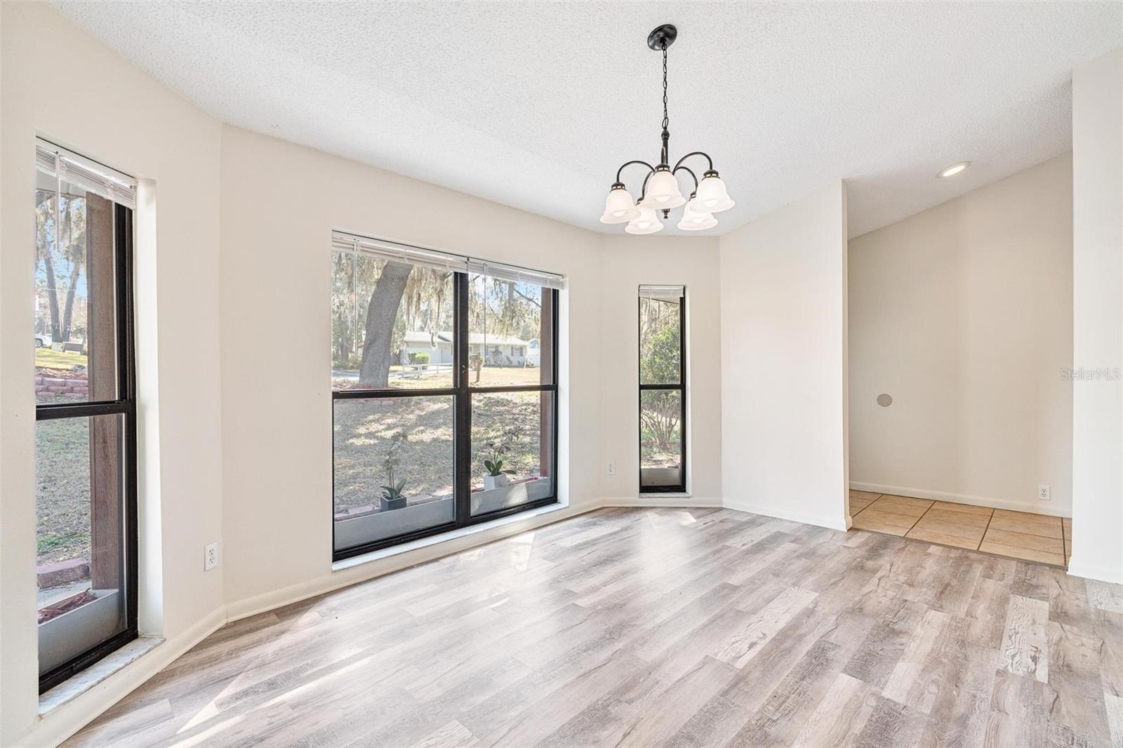 WOODLAND HILLS - Residential