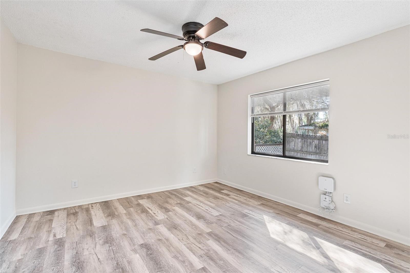 WOODLAND HILLS - Residential