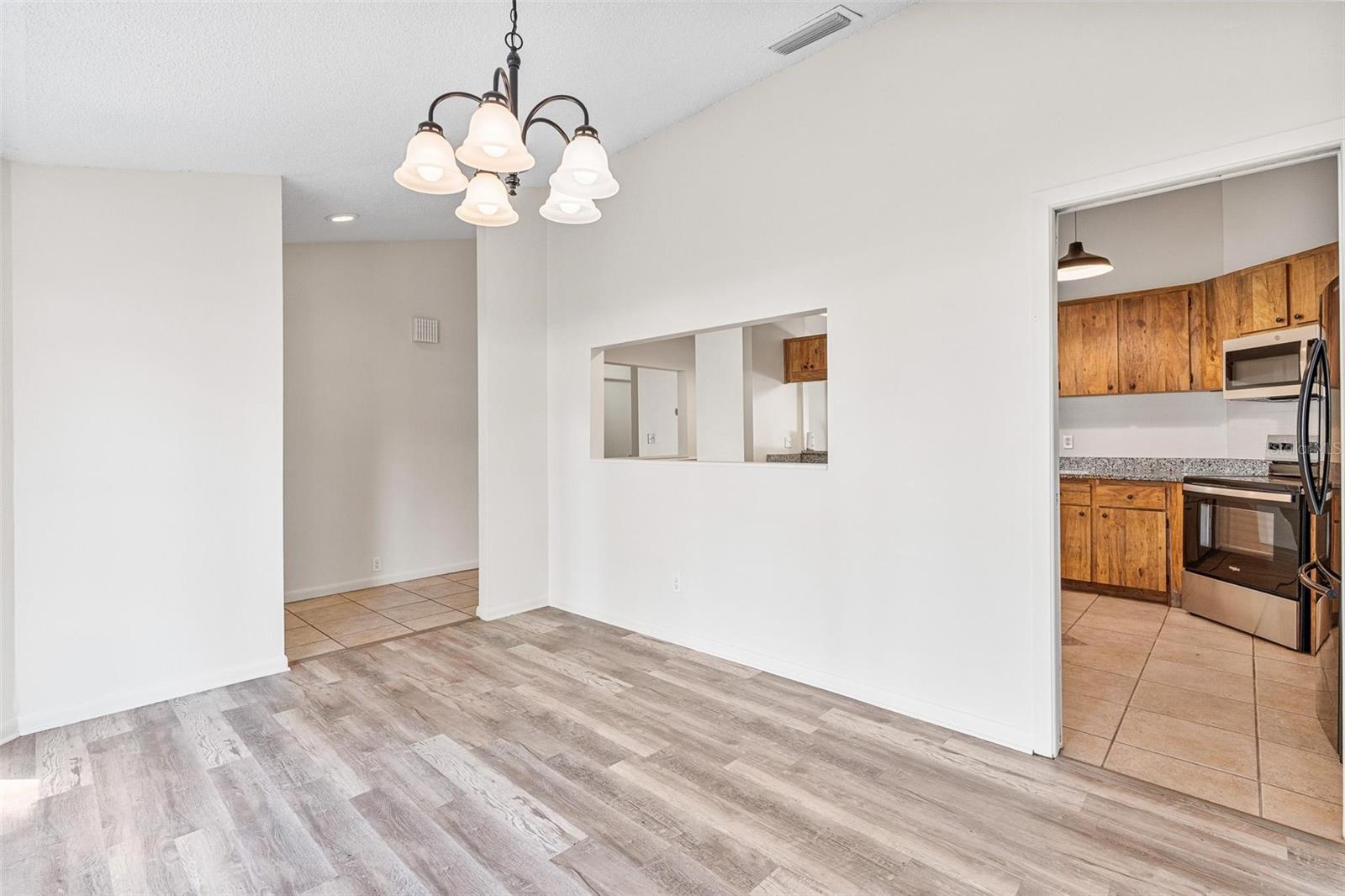 WOODLAND HILLS - Residential