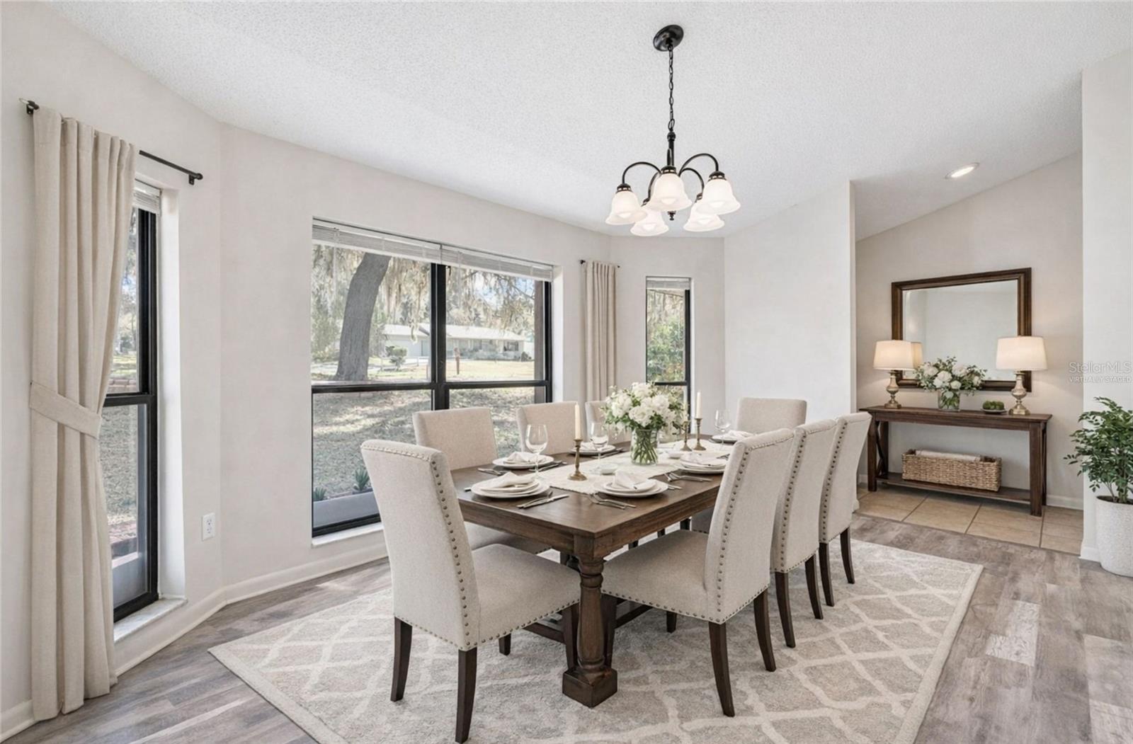 WOODLAND HILLS - Residential