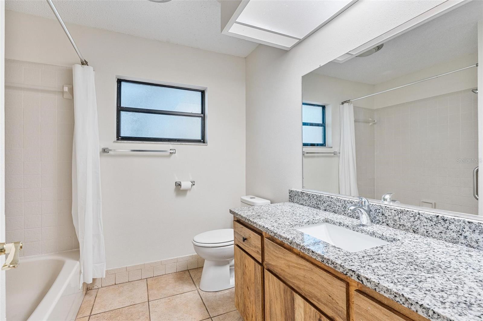 WOODLAND HILLS - Residential