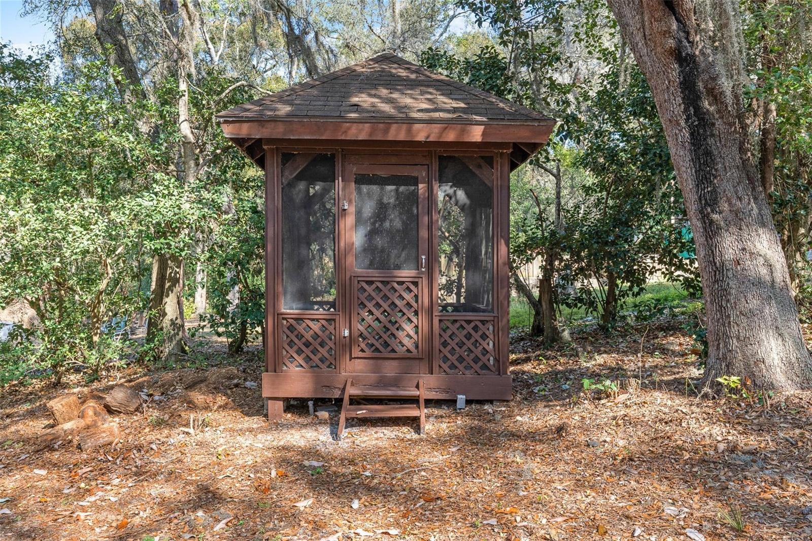 WOODLAND HILLS - Residential