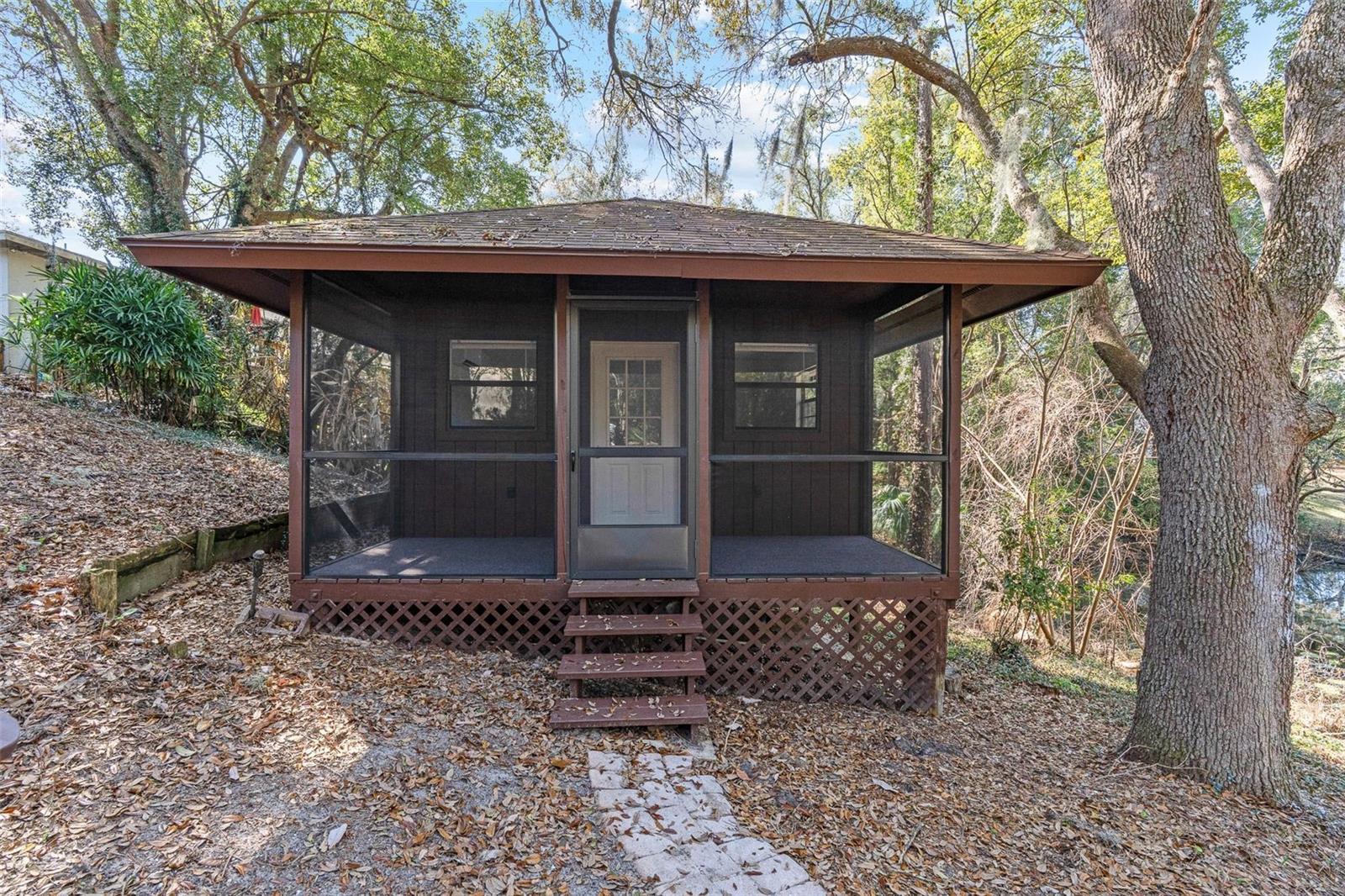 WOODLAND HILLS - Residential