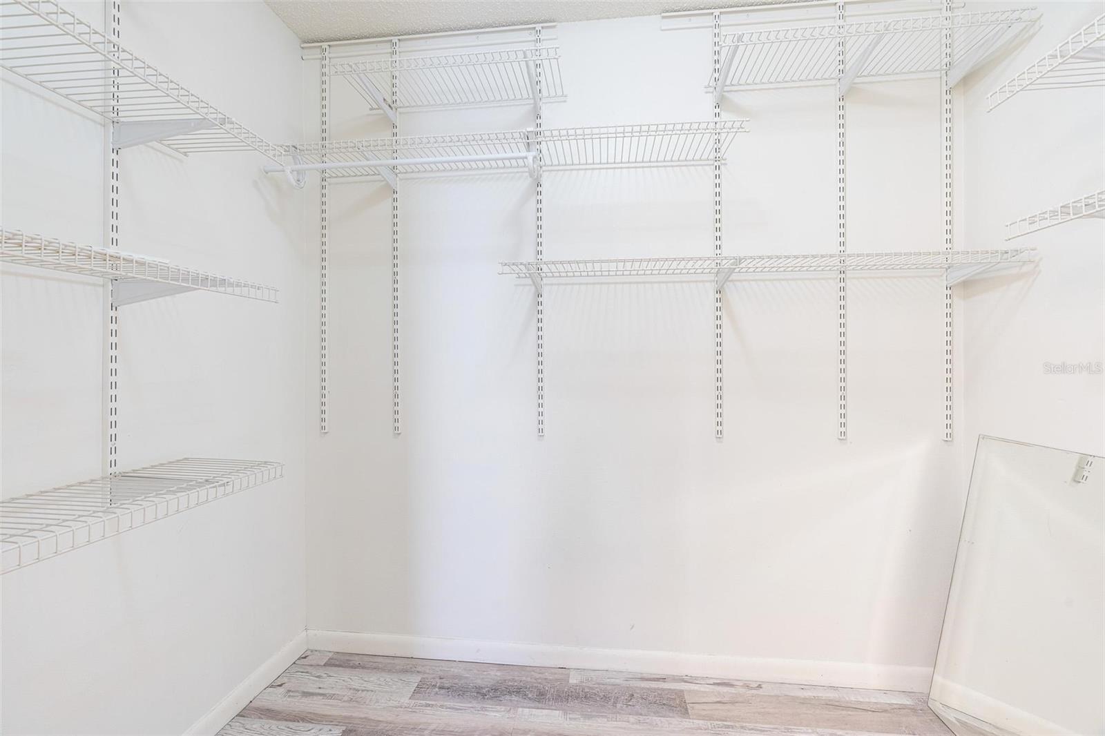 WOODLAND HILLS - Residential