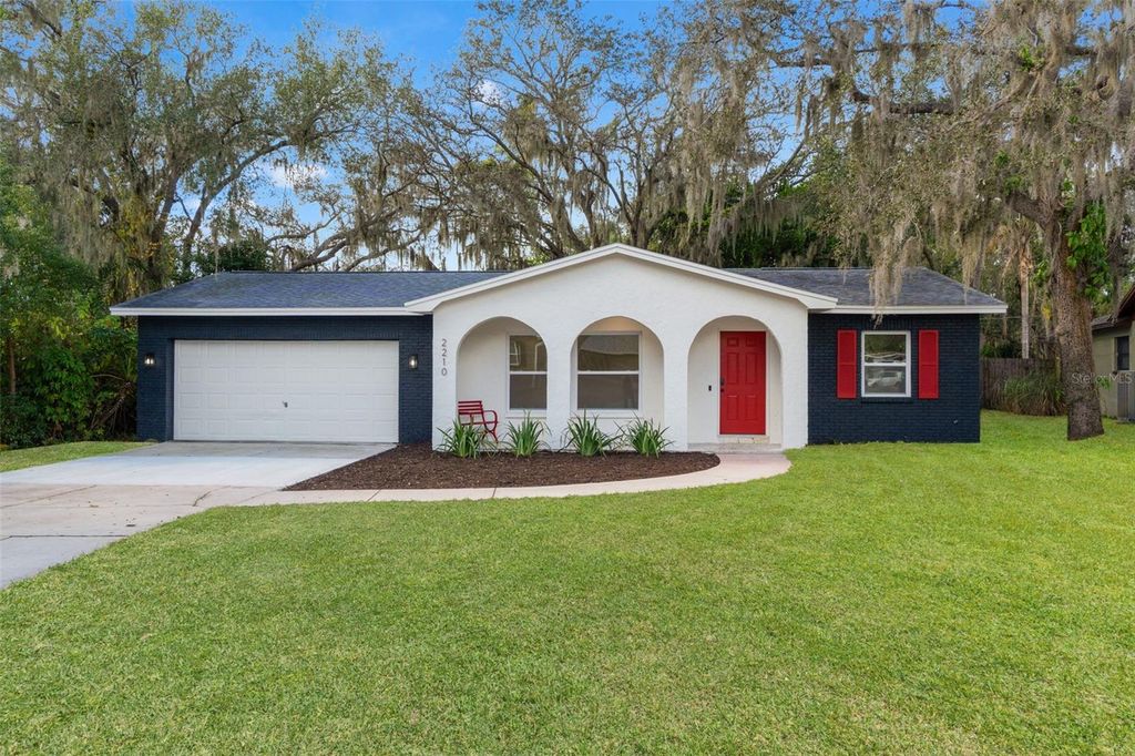 Photo of 2210 Tanglewood Way, Brandon, FL 33511 (MLS # TB8465579)