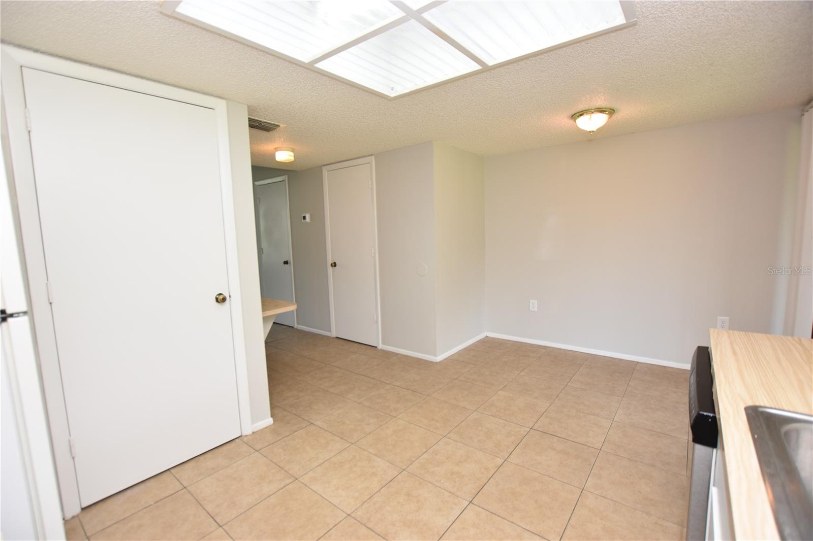 COUNTRY RIDGE ADD - Residential Lease