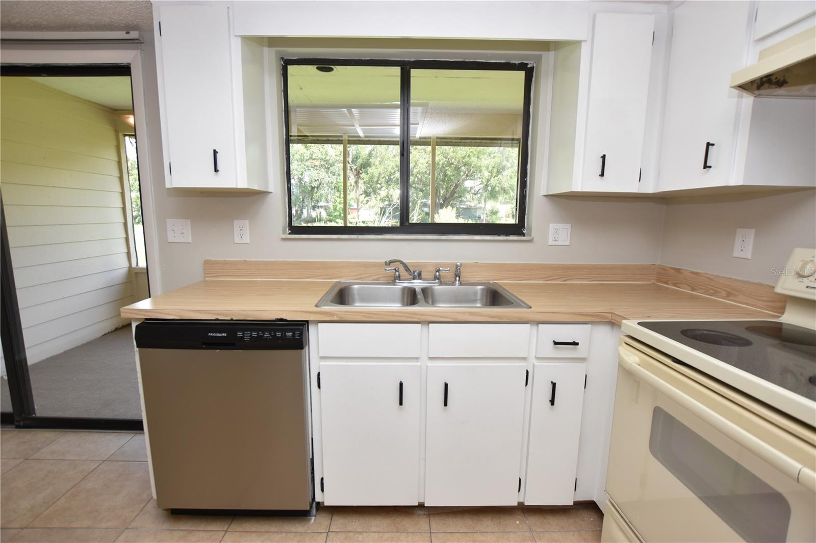 COUNTRY RIDGE ADD - Residential Lease