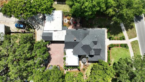 A home in LAKE WALES