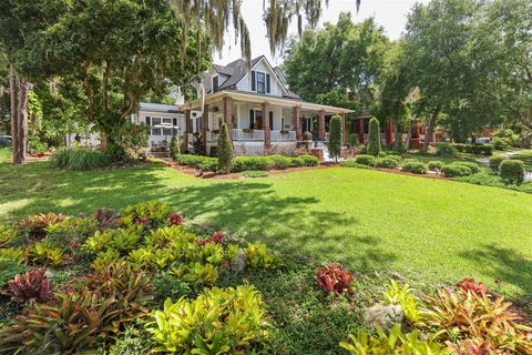 A home in LAKE WALES