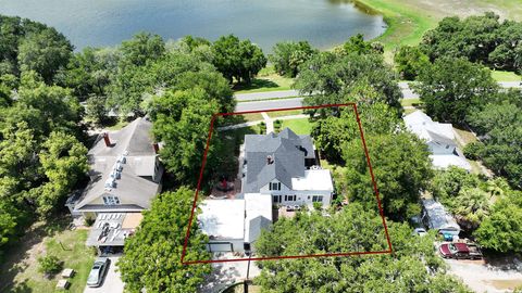 A home in LAKE WALES