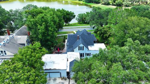 A home in LAKE WALES