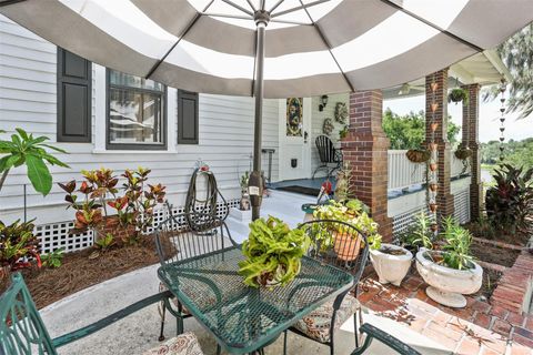 A home in LAKE WALES