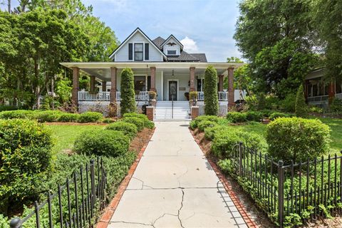 A home in LAKE WALES