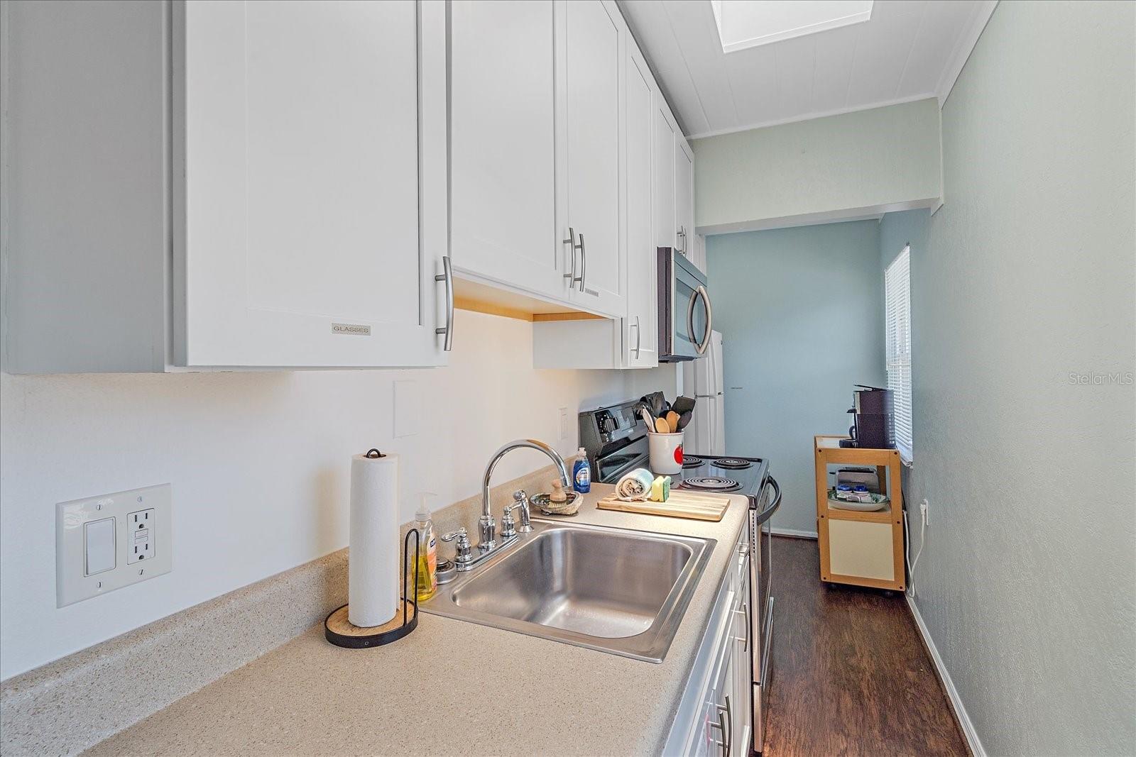 SIESTA BEACH - Residential Income
