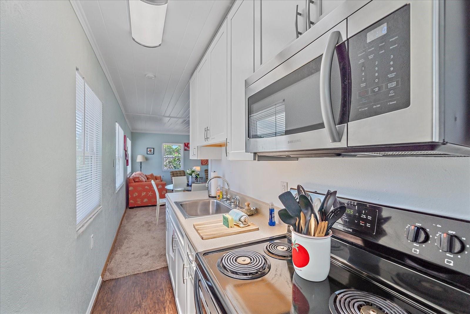 SIESTA BEACH - Residential Income