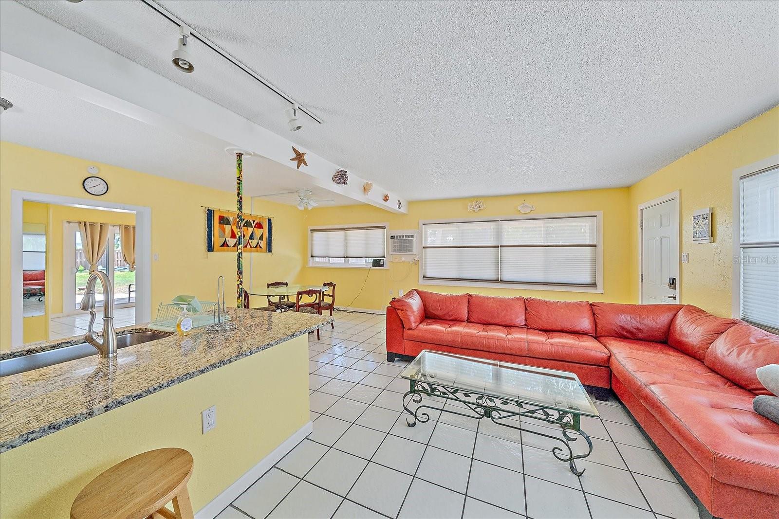 SIESTA BEACH - Residential Income