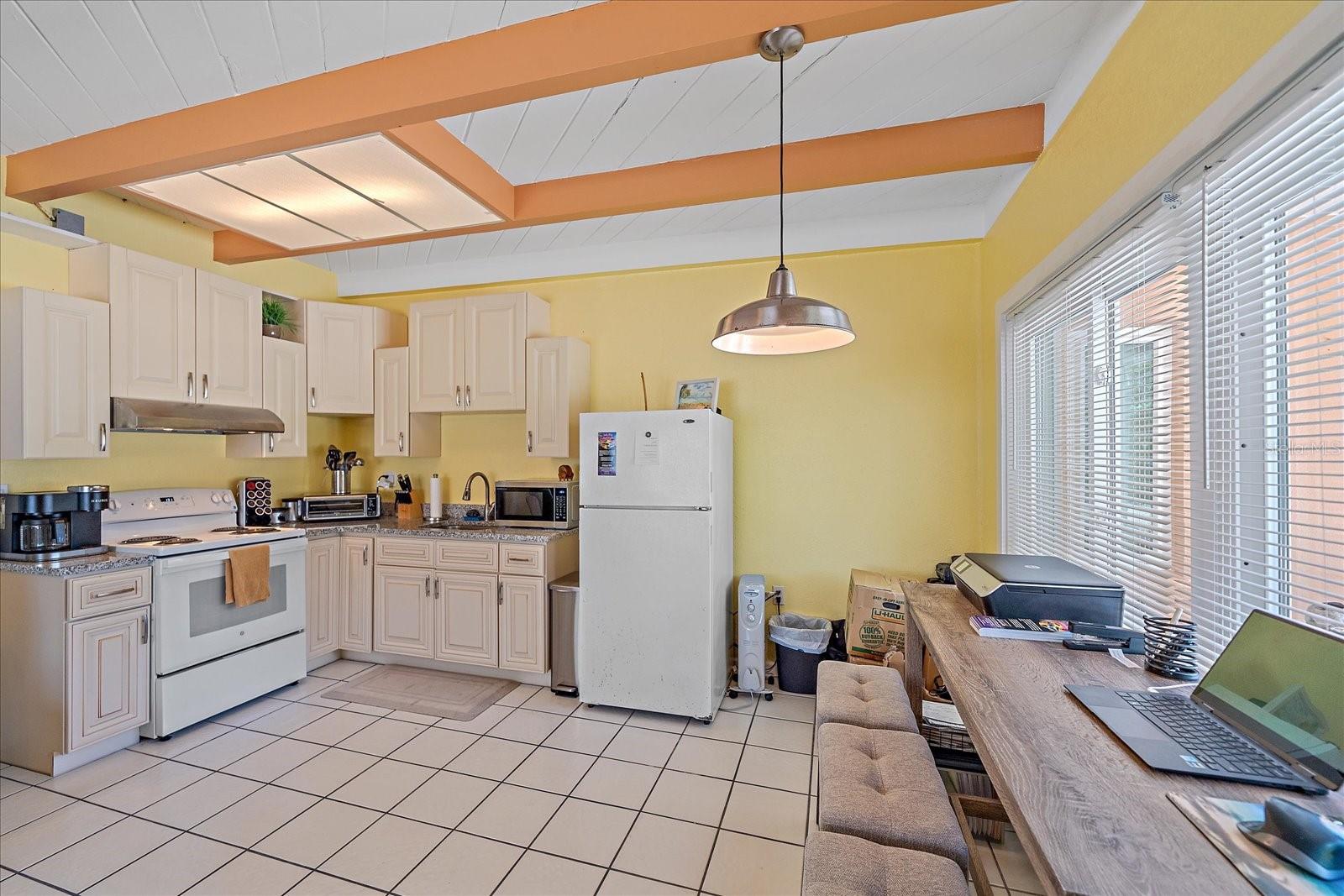 SIESTA BEACH - Residential Income