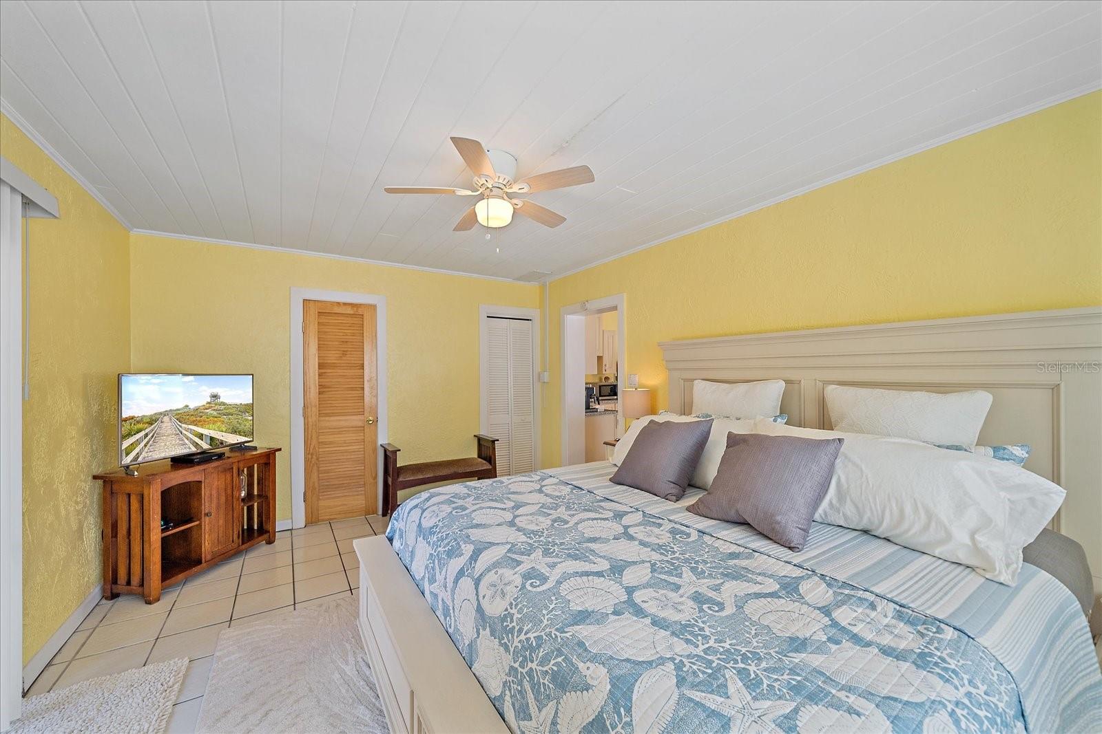SIESTA BEACH - Residential Income