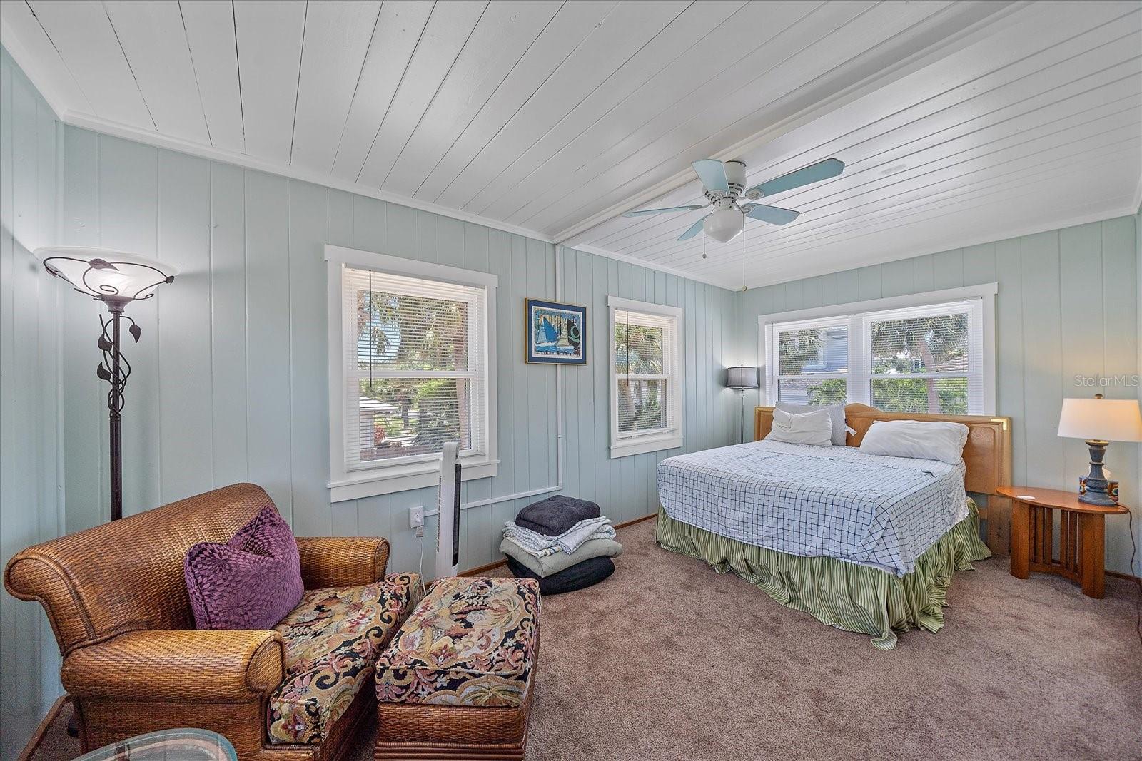 SIESTA BEACH - Residential Income
